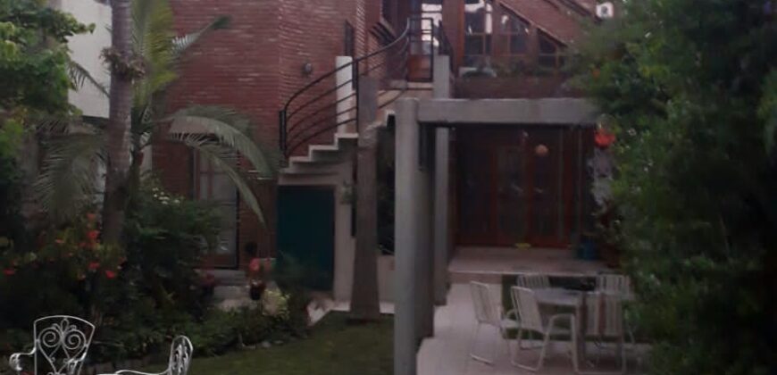 Calle Uruguay!! – Una casa soñada en Pleno Centro!! – Apta Crédito Calle Uruguay!! – Una casa soñada en Pleno Centro!! – Apta Crédito