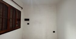 CASA DE UN DORMITORIO CON COCHERA!!!