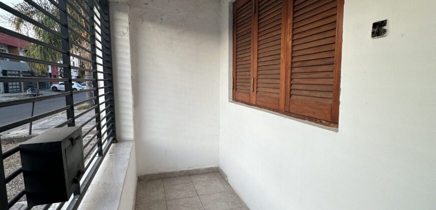 CASA DE UN DORMITORIO CON COCHERA!!!