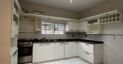 CASA DE UN DORMITORIO CON COCHERA!!!