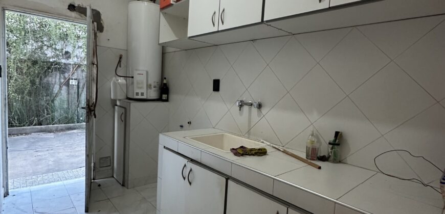 CASA DE UN DORMITORIO CON COCHERA!!!