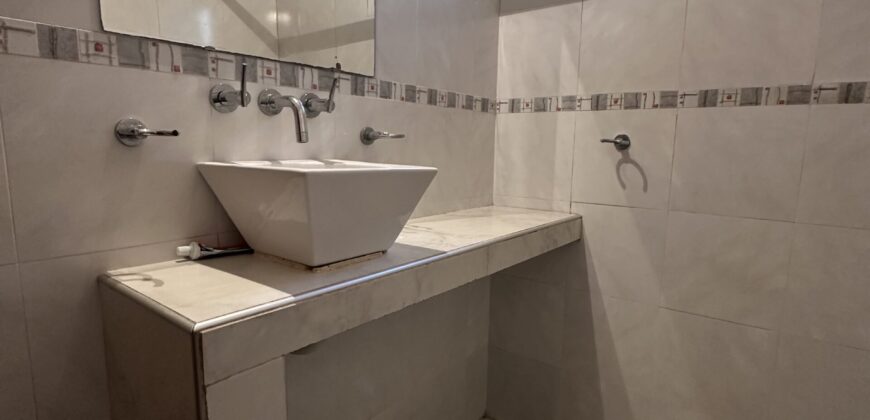 CASA DE UN DORMITORIO CON COCHERA!!!