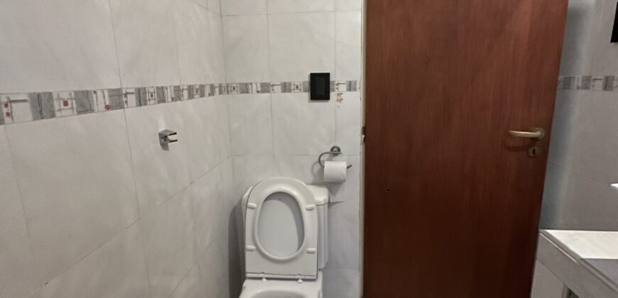 CASA DE UN DORMITORIO CON COCHERA!!!