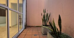 CASA DE UN DORMITORIO CON COCHERA!!!