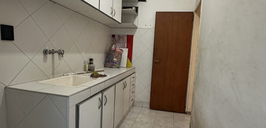 CASA DE UN DORMITORIO CON COCHERA!!!