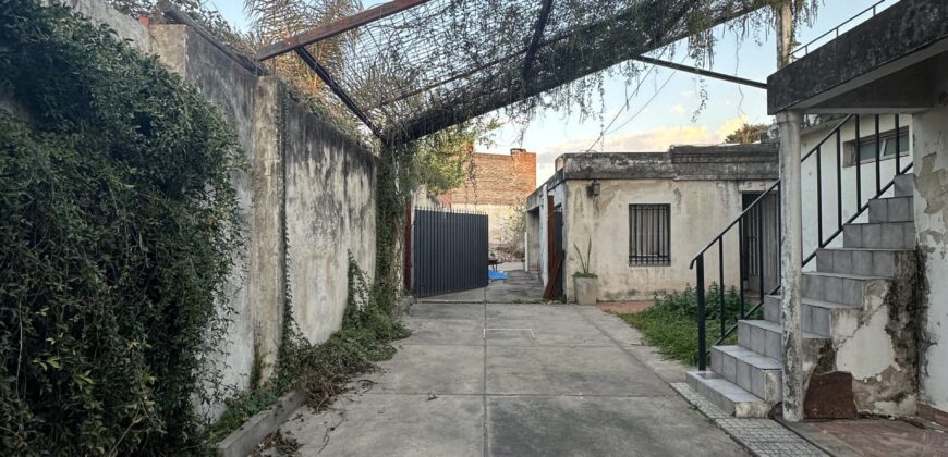 CASA DE UN DORMITORIO CON COCHERA!!!