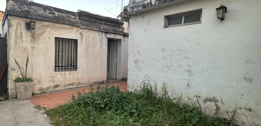 CASA DE UN DORMITORIO CON COCHERA!!!