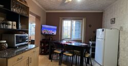 Ideal para vivir e invertir – Propiedad con dos unidades y pileta