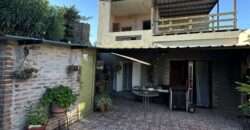Ideal para vivir e invertir – Propiedad con dos unidades y pileta